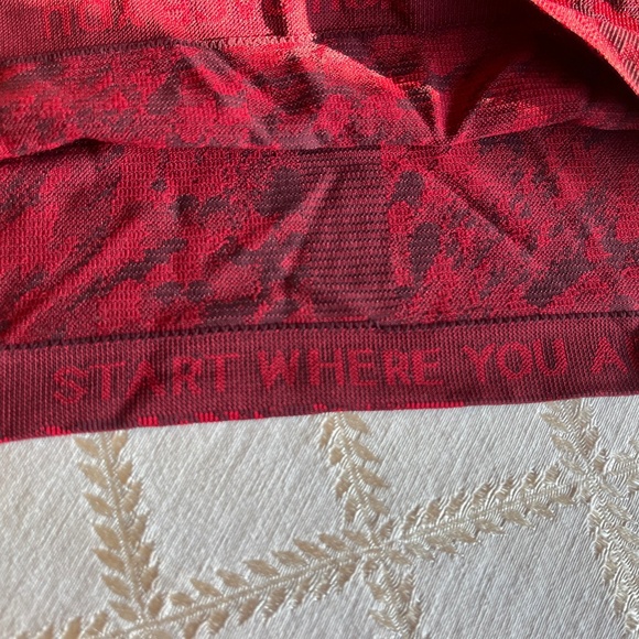 Lunar New Year Swiftly Tech Short-Sleeve Shirt 2.0 Race Length - Picture 5 of 5